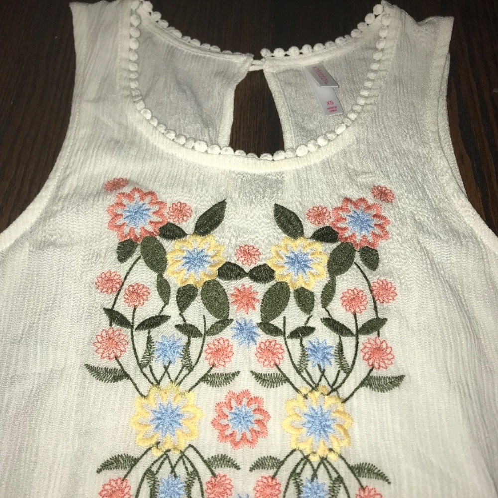 NWOT • Embroidered Drawstring Hem Top - Picture 3 of 8
